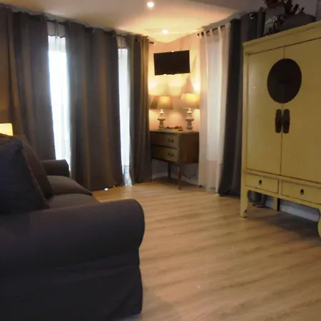 Tak Boutique Old Town Марбелья